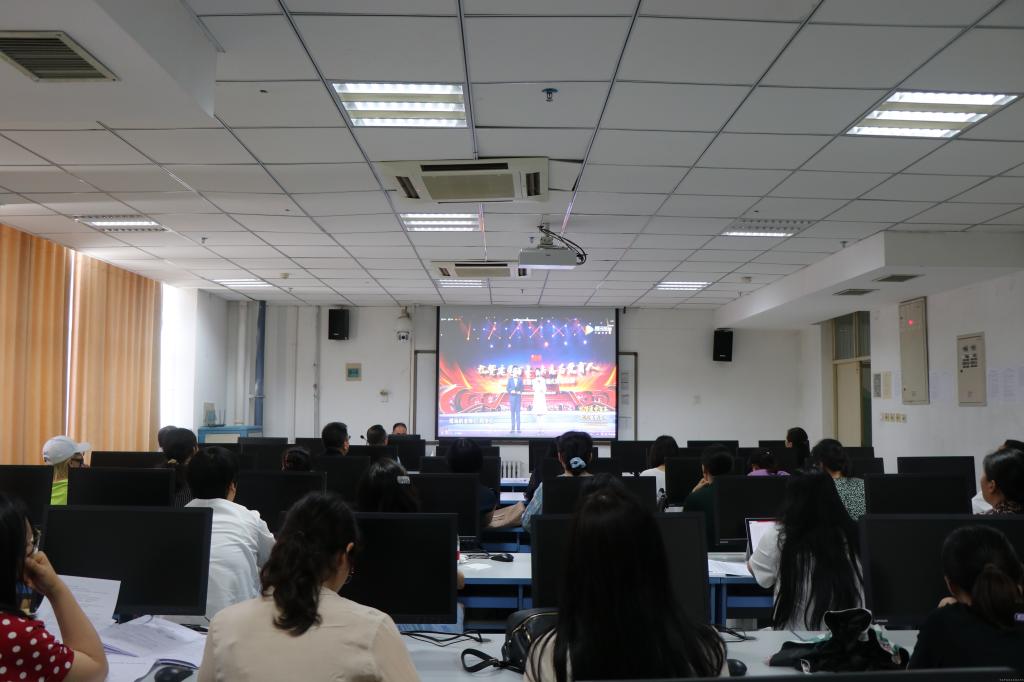 我院组织教师集体观看“河南省师德主题诗歌朗诵比赛总决赛”视频